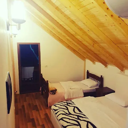 Krojet E Rrogamit Bed & Breakfast *