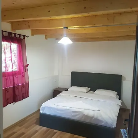 فندق مبيت وإفطار Krojet E Rrogamit *